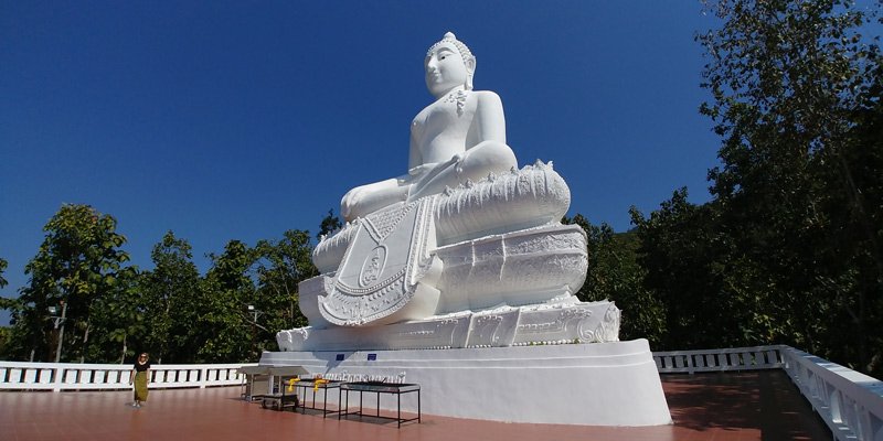 Grande monumento budista em Pai